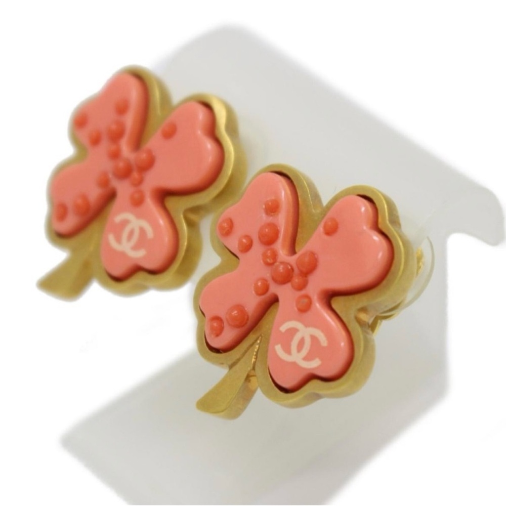 CHANEL CC Clover Clip On Earrings - Picture 2 of 12
